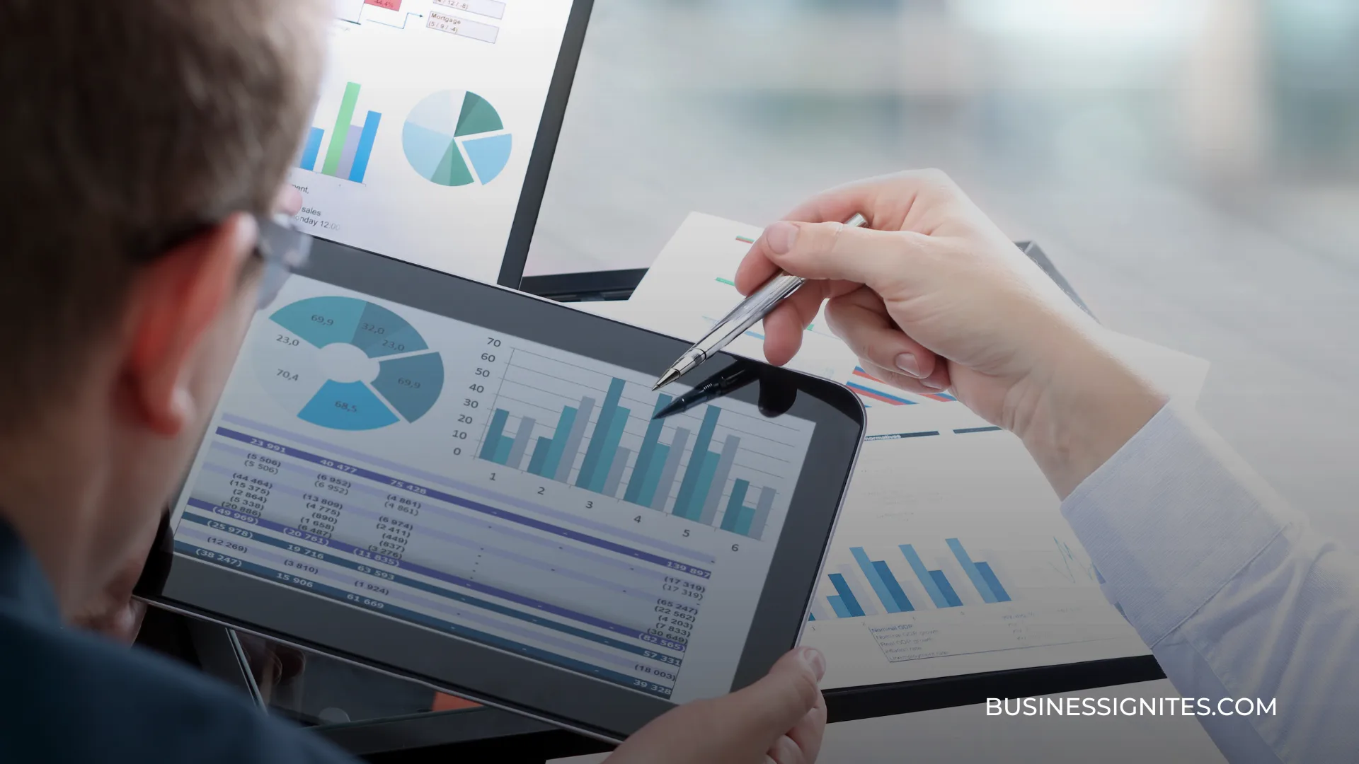 business niche ideas, 101 Profitable Niche Low-Cost Business Ideas (Leveraging AI as Your Digital Assistant)